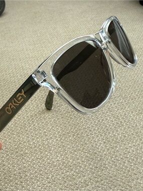 Oakley Frogskins x Politics